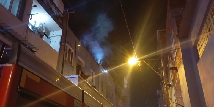 bursada apartmanin cati katinda yangin 3