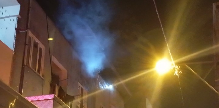 bursada apartmanin cati katinda yangin 5 uvX4VuHU