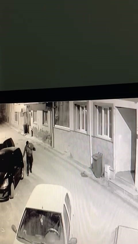 bursada araclara saldiri guvenlik kamerasina yansidi 4 eJm6YfFn