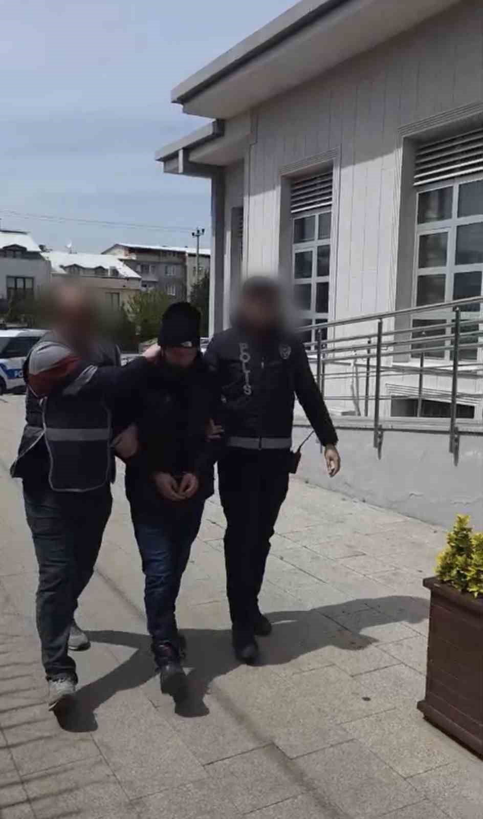bursada aranmasi olan 3 sahis yakalandi 1 ZLTtDrtd