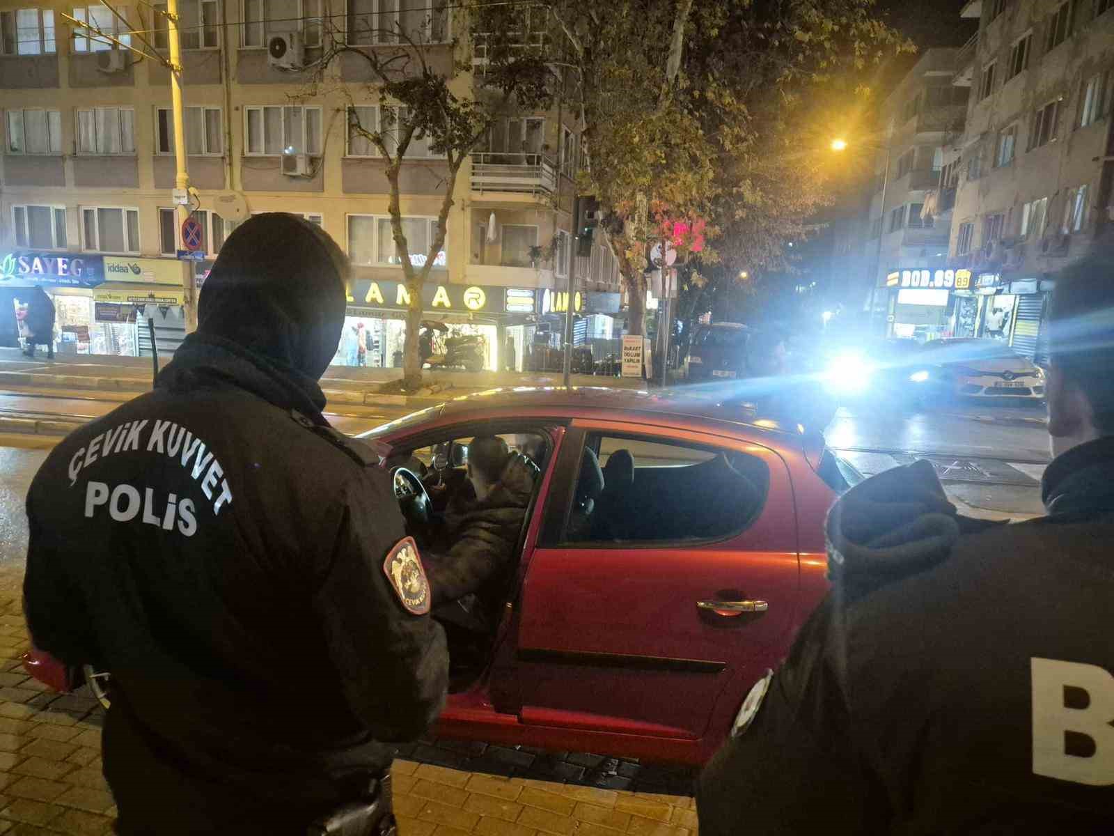 bursada asayis uygulamasi aranan sahislar yakalandi uyusturucu madde ele gecirildi 1