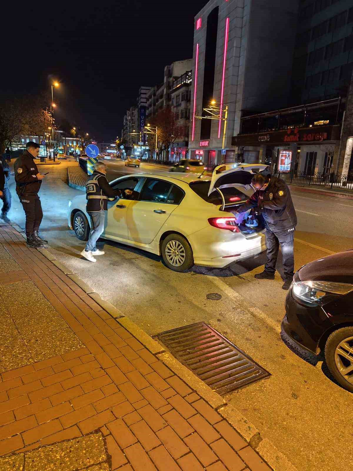 bursada asayis uygulamasi aranan sahislar yakalandi uyusturucu madde ele gecirildi 3 HcVhW464