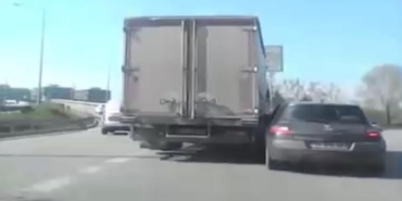 bursada-ayni-noktada-pes-pese-kazalar-mVX4nWXG.jpg