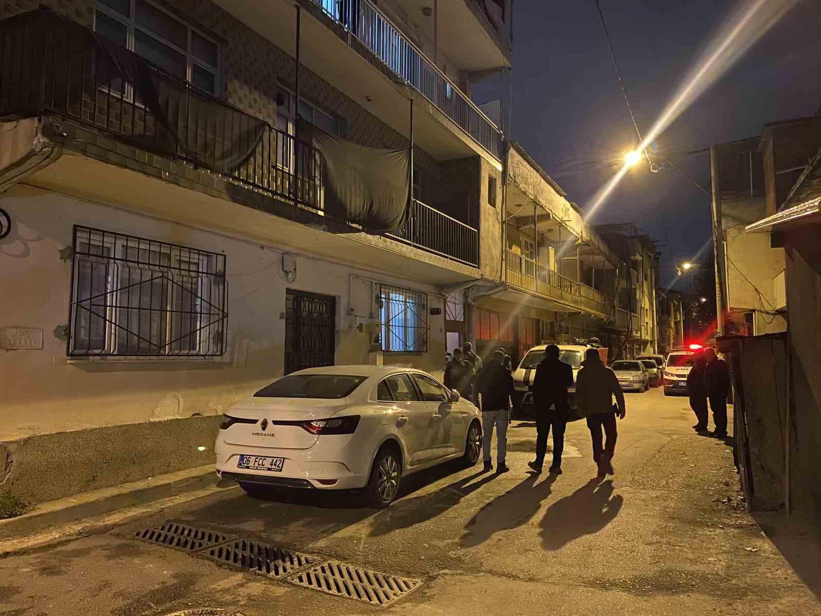 bursada baba ogul kavgasi kanli bitti baba agir yaralandi 5 FnwpMb4U