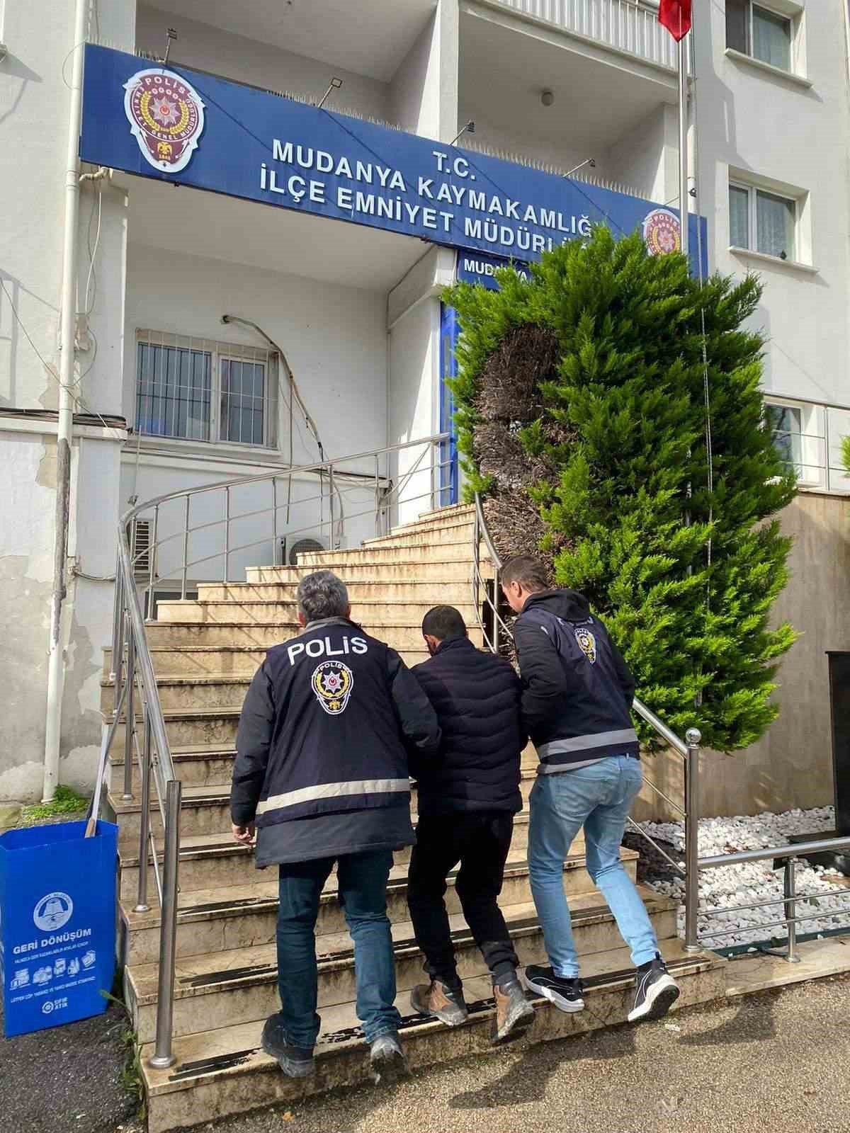 bursada bag evinden hirsizlik yapan supheli yakalandi 0 udHQFe1C