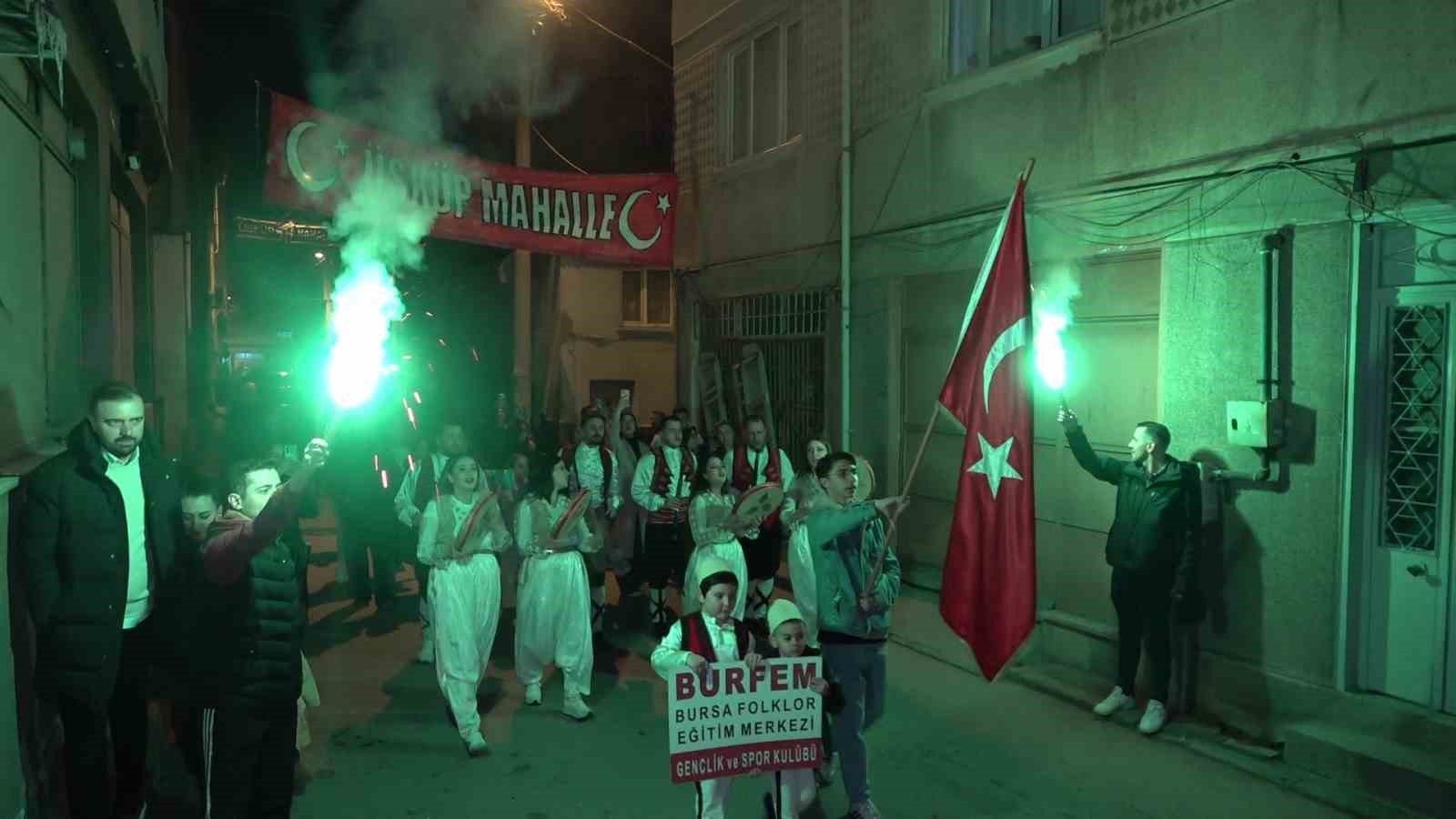 bursada balkan esintili sahur sokak sokak dolasip borek topladilar 1 V67nJp7R