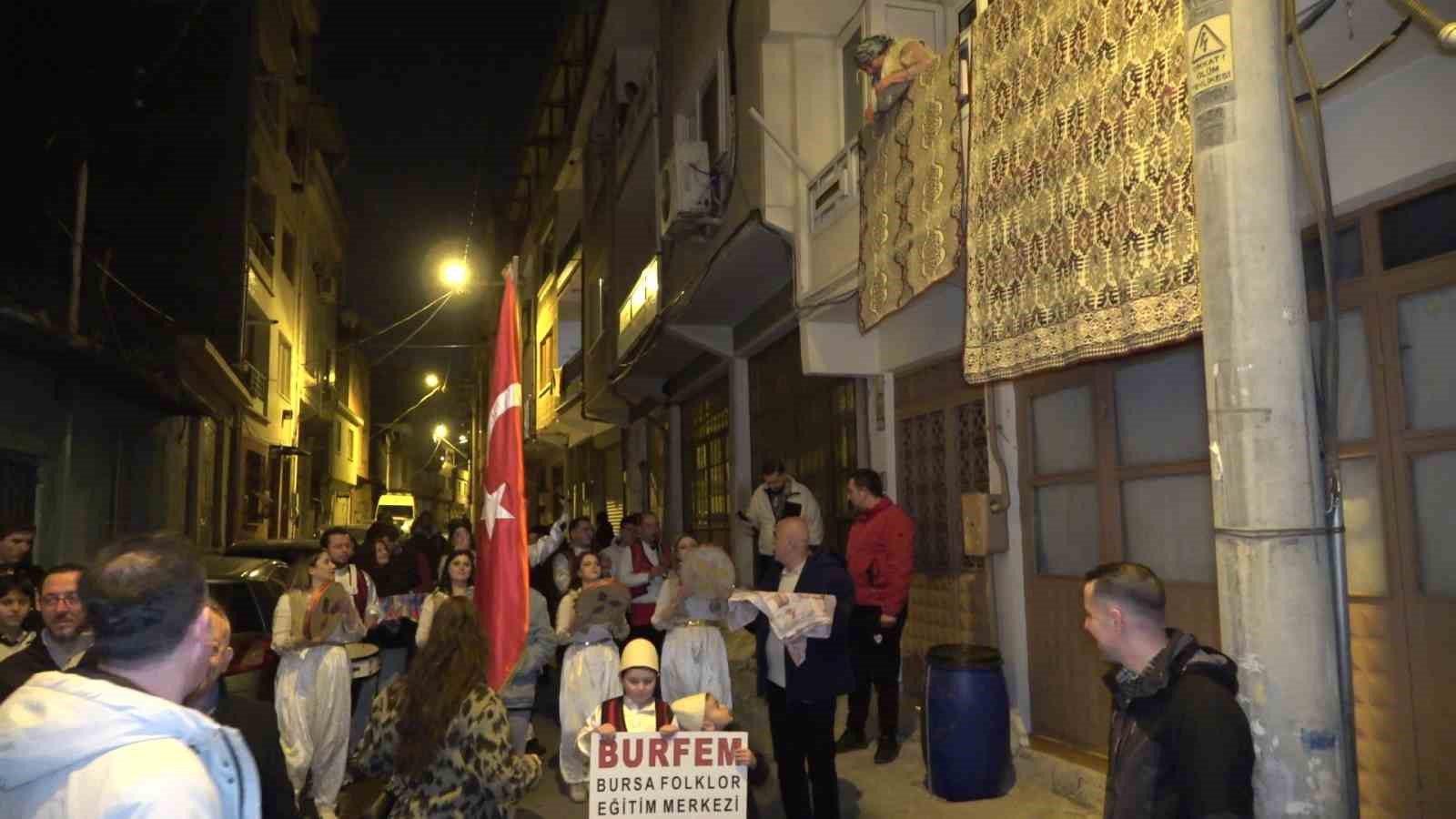 bursada balkan esintili sahur sokak sokak dolasip borek topladilar 2 IuZLiX8j