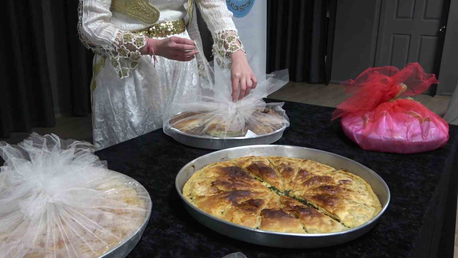 bursada balkan esintili sahur sokak sokak dolasip borek topladilar 4 Q64bK7pM