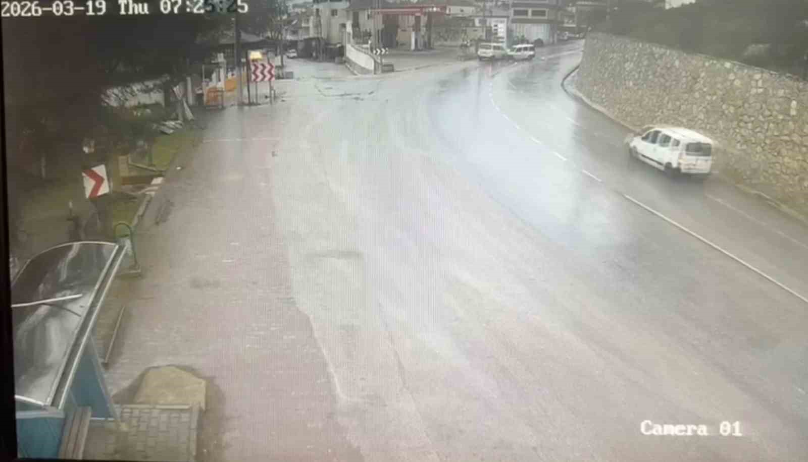bursada bayram arifesinde feci kaza kamerada 7 yarali 0 XR4qIgvd