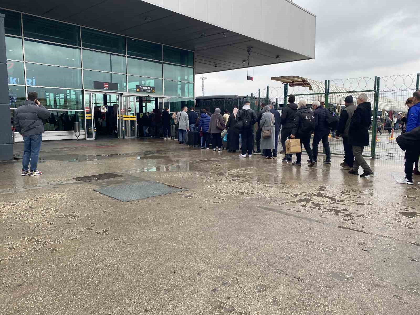 bursada bayram tatili donus yogunlugu basladi 2 9nIVMTpu