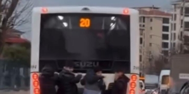 bursada-belediye-otobusunde-tehlikeli-yolculuk-tIsSyXGO.jpg
