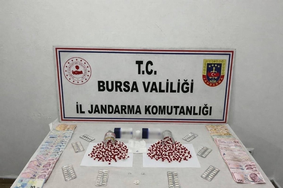 Bursa’da bin 39 adet sentetik hap ele geçirildi 4 bursada bin 39 adet sentetik hap ele gecirildi 0 eKQME9nl