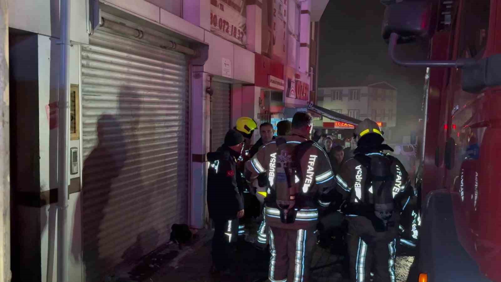 bursada bir depoda cikan yangin itfaiye ekiplerini harekete gecirdi 2 EVwQ4YJA