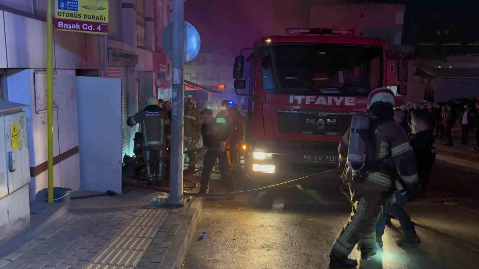 bursada bir depoda cikan yangin itfaiye ekiplerini harekete gecirdi 3 w4yRvX4Q