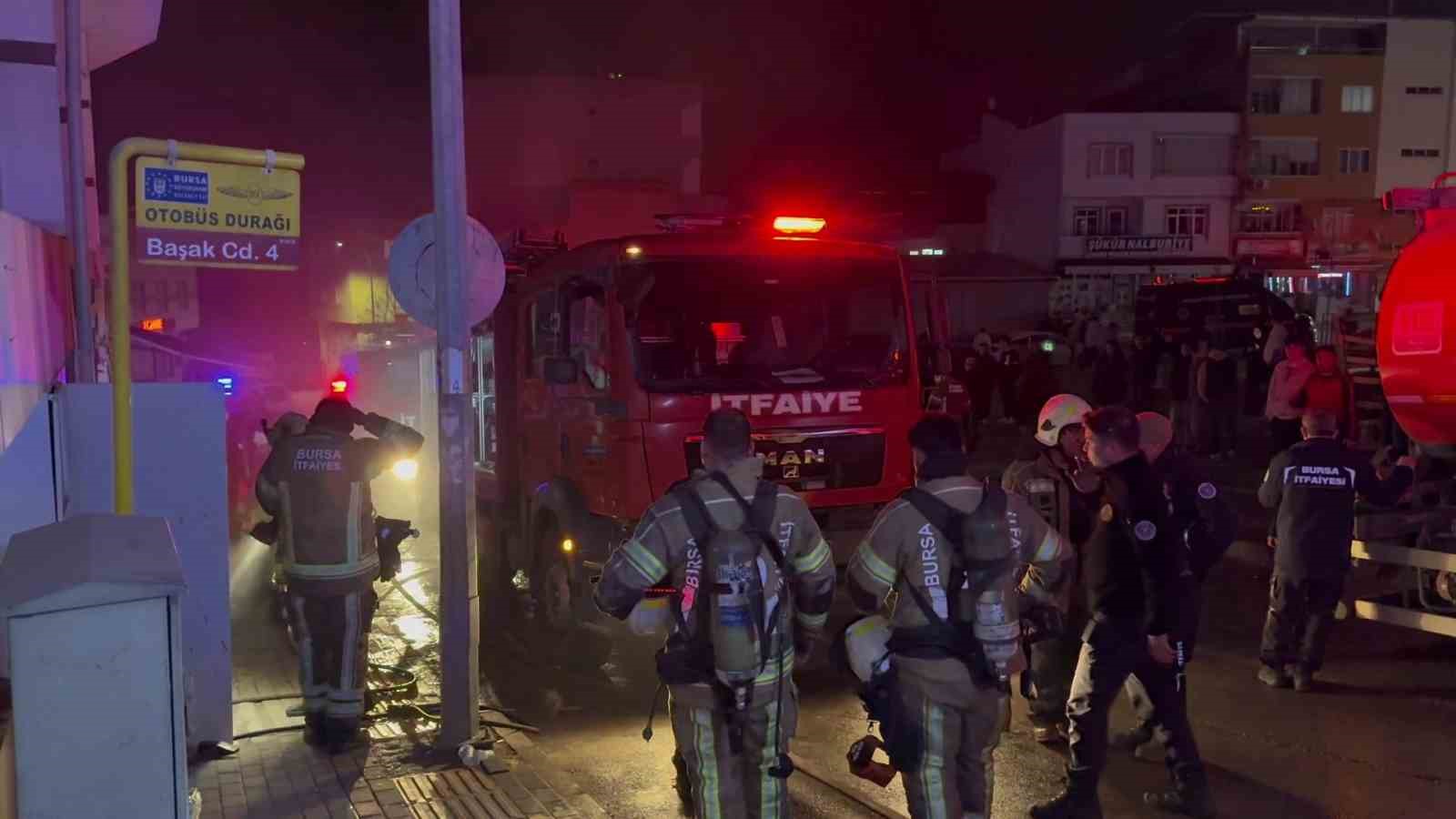 bursada bir depoda cikan yangin itfaiye ekiplerini harekete gecirdi 6 azRbaLJj
