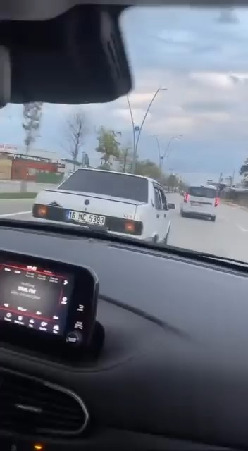 bursada bir otomobil tartistigi surucunun onunu kesti 2 JuZkH2db