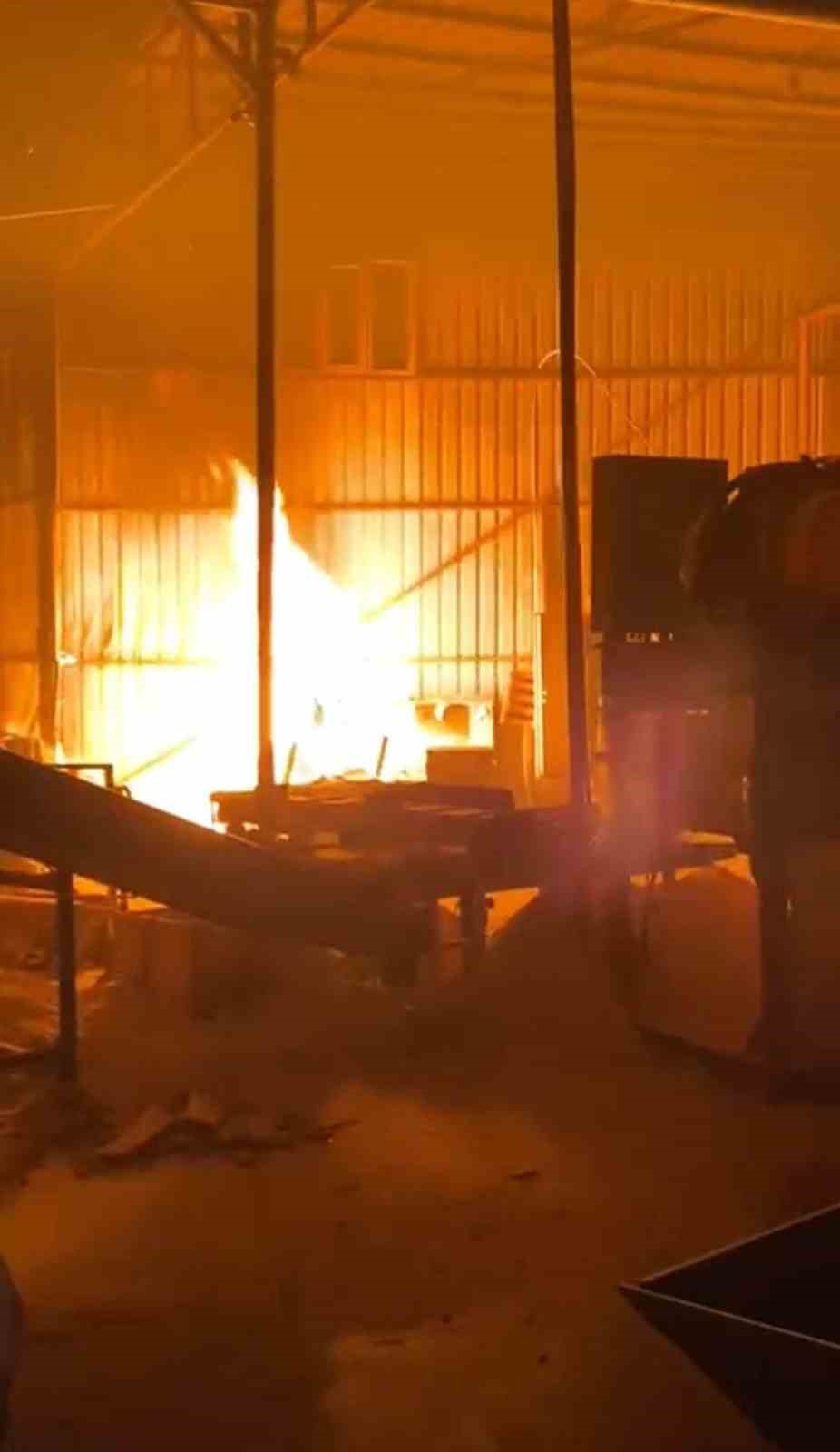 bursada bir palet fabrikasinda daha yangin 0 ziXPLWHc