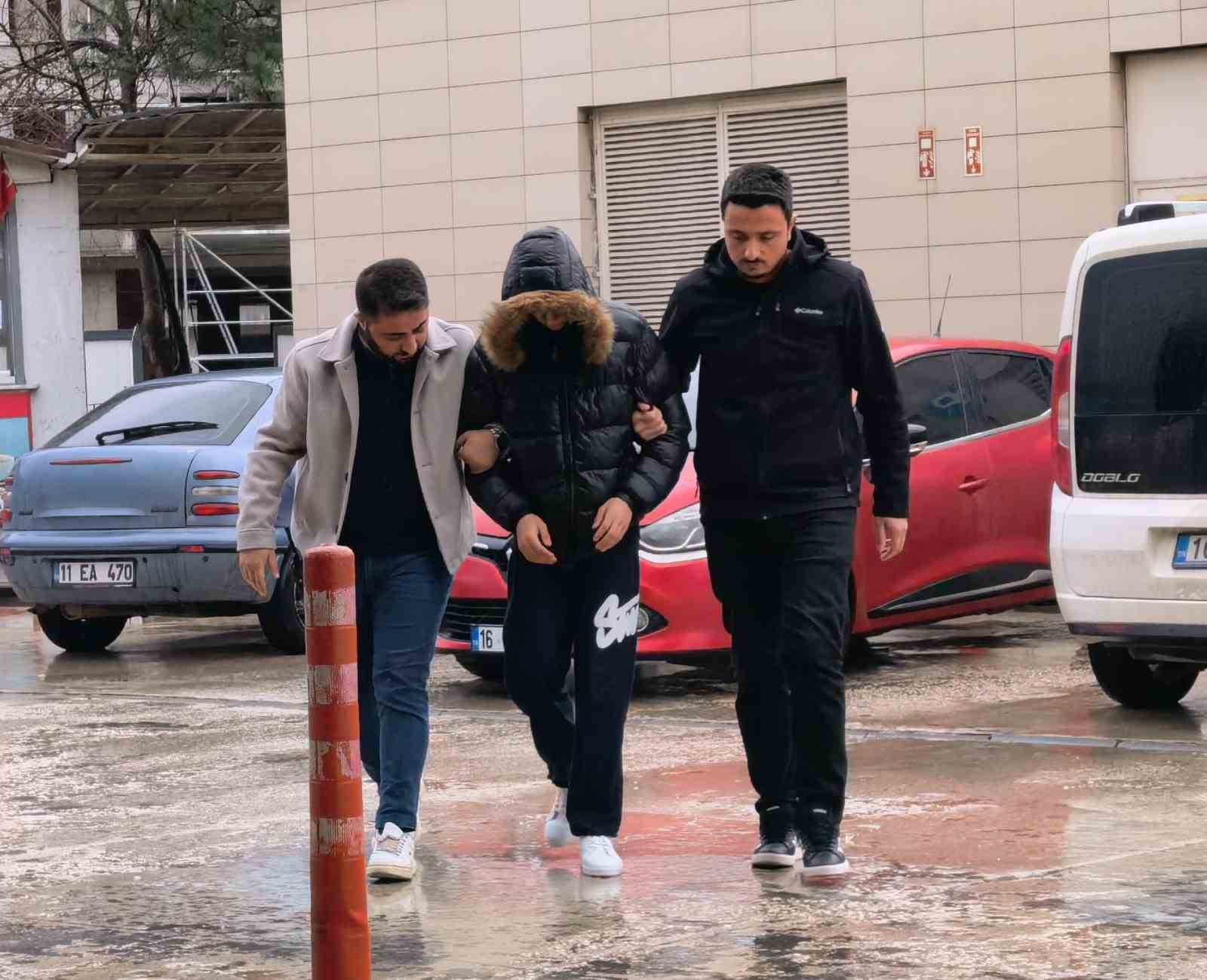 Bursa’da cami içerisinde çekilen tepki çeken video sonrası şüpheli tutuklandı 4 bursada cami icerisinde cekilen tepki ceken video sonrasi supheli tutuklandi 0 PTn4tRvI