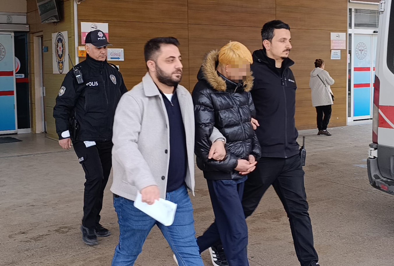 Bursa’da cami içerisinde çekilen tepki çeken video sonrası şüpheli tutuklandı 5 bursada cami icerisinde cekilen tepki ceken video sonrasi supheli tutuklandi 1 WmZ3mnvz