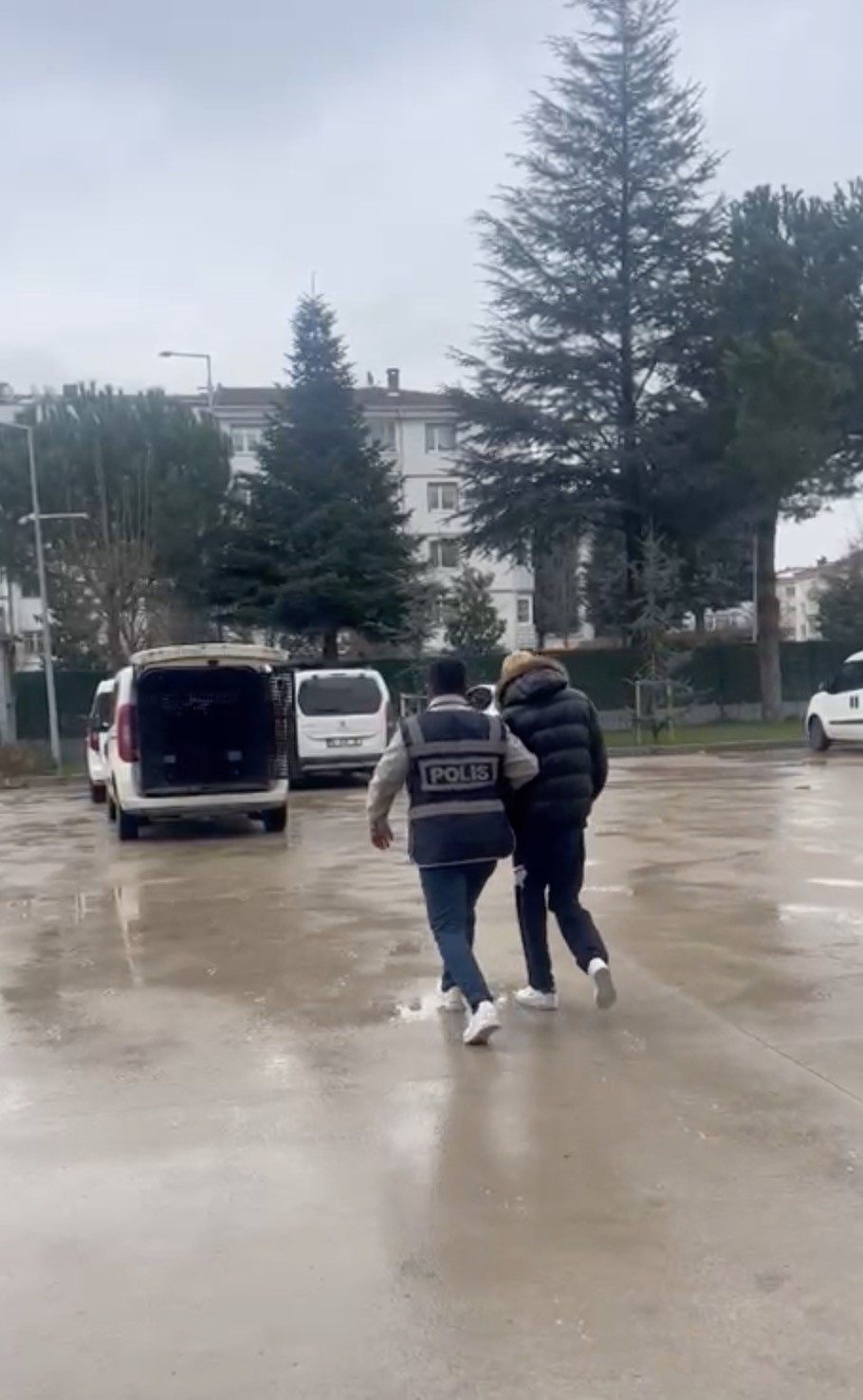 Bursa’da cami içerisinde çekilen tepki çeken video sonrası şüpheli tutuklandı 7 bursada cami icerisinde cekilen tepki ceken video sonrasi supheli tutuklandi 3 SA9aMDbM