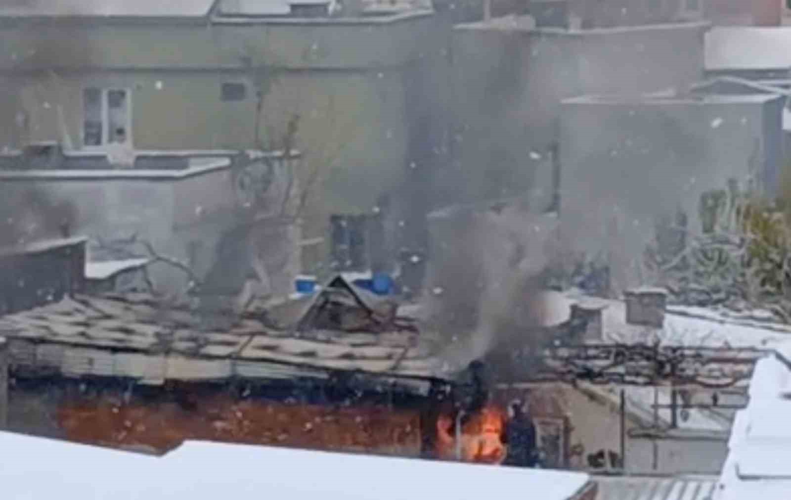 bursada cati kati yangini korkuttu 0 k6AAJewK