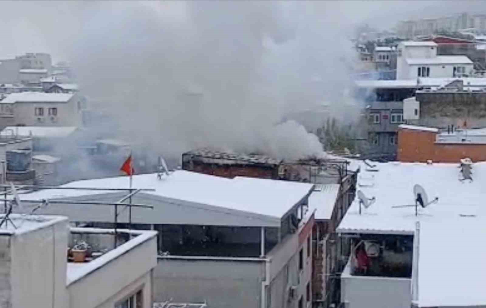 bursada cati kati yangini korkuttu 1 is8UqQ6f