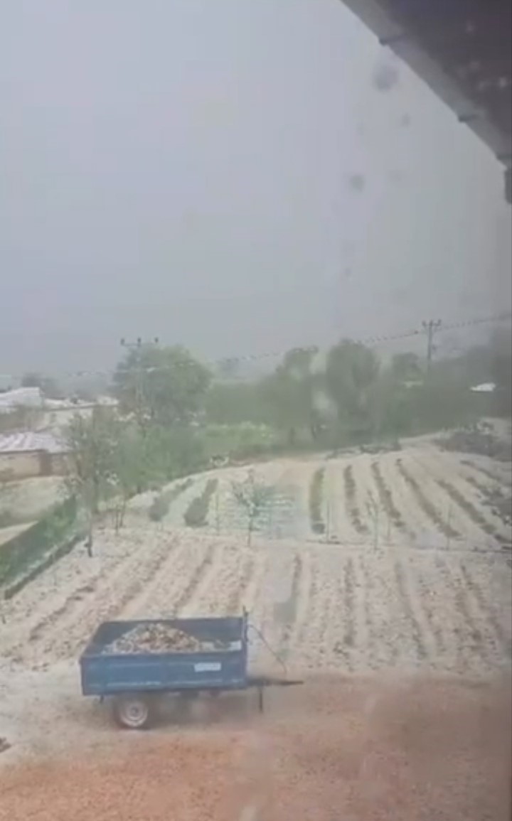 bursada ceviz buyuklugunde dolu yagdicamlar kirilma noktasina geldi 3