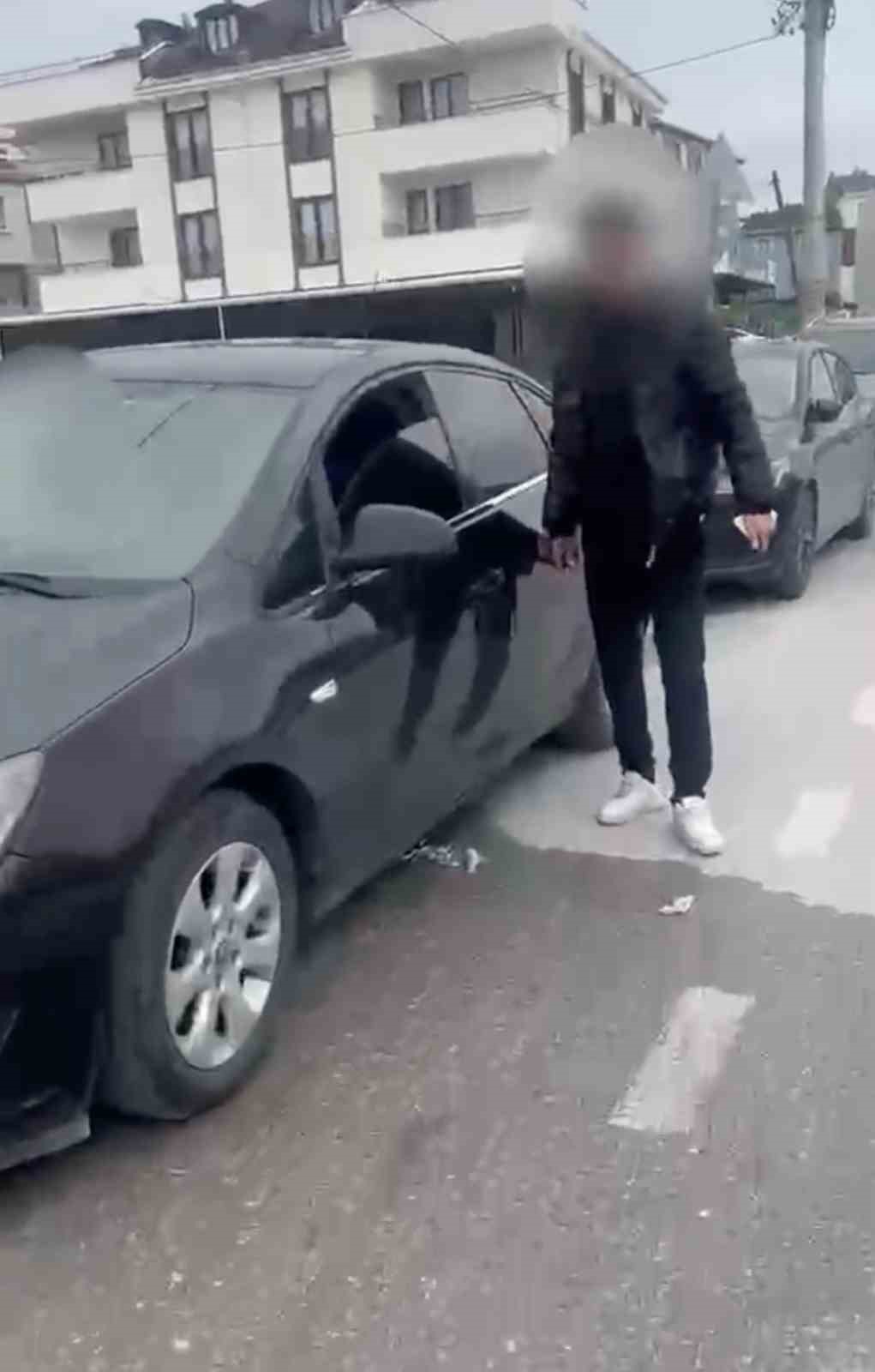 Bursa’da çevreyi kirleten sürücüye ilginç ceza 6 bursada cevreyi kirleten surucuye ilginc ceza 2 1Ab867cg