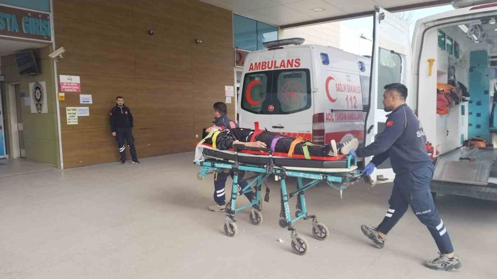 bursada cip ile motosiklet carpisti 2 kisi yaralandi kaza ani kamerada 1 SSkN7t8U