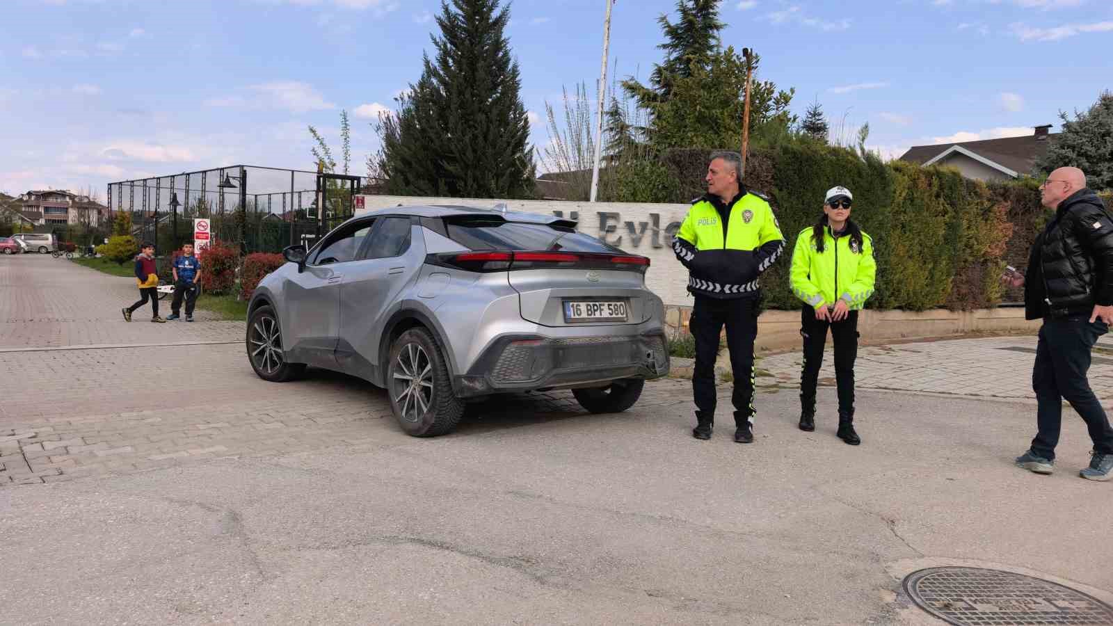 bursada cip ile motosiklet carpisti 2 kisi yaralandi kaza ani kamerada 3