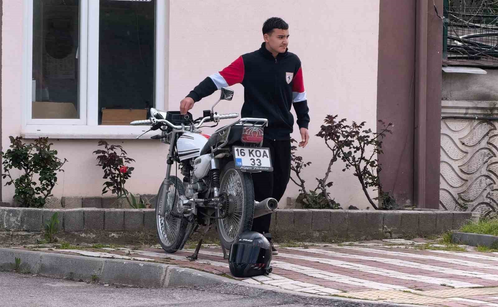 bursada cip ile motosiklet carpisti 2 kisi yaralandi kaza ani kamerada 4 zZ3AFWHC