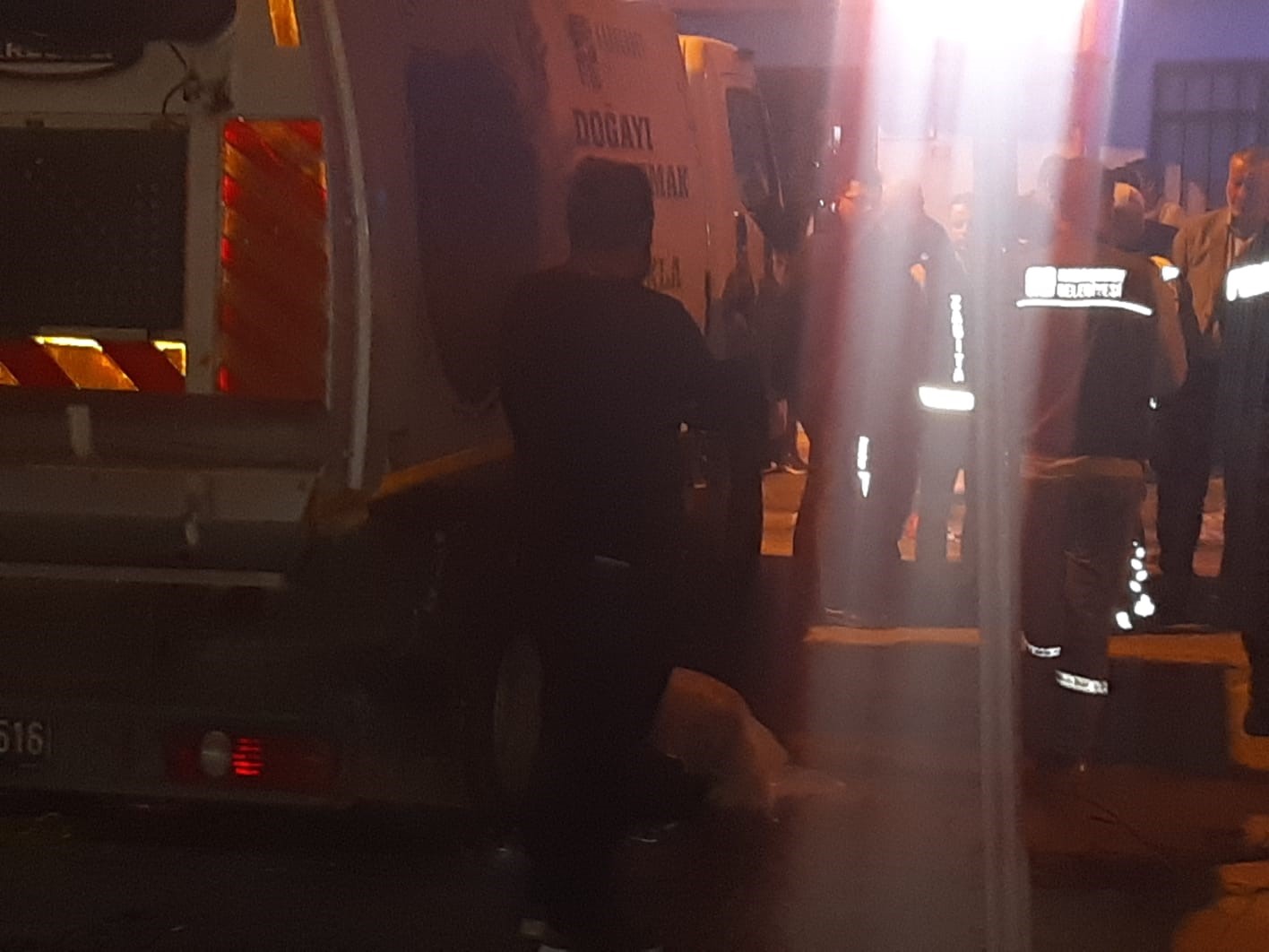bursada cop kamyonu geri gelirken yasli adami ezdi 0 kk3juwS3