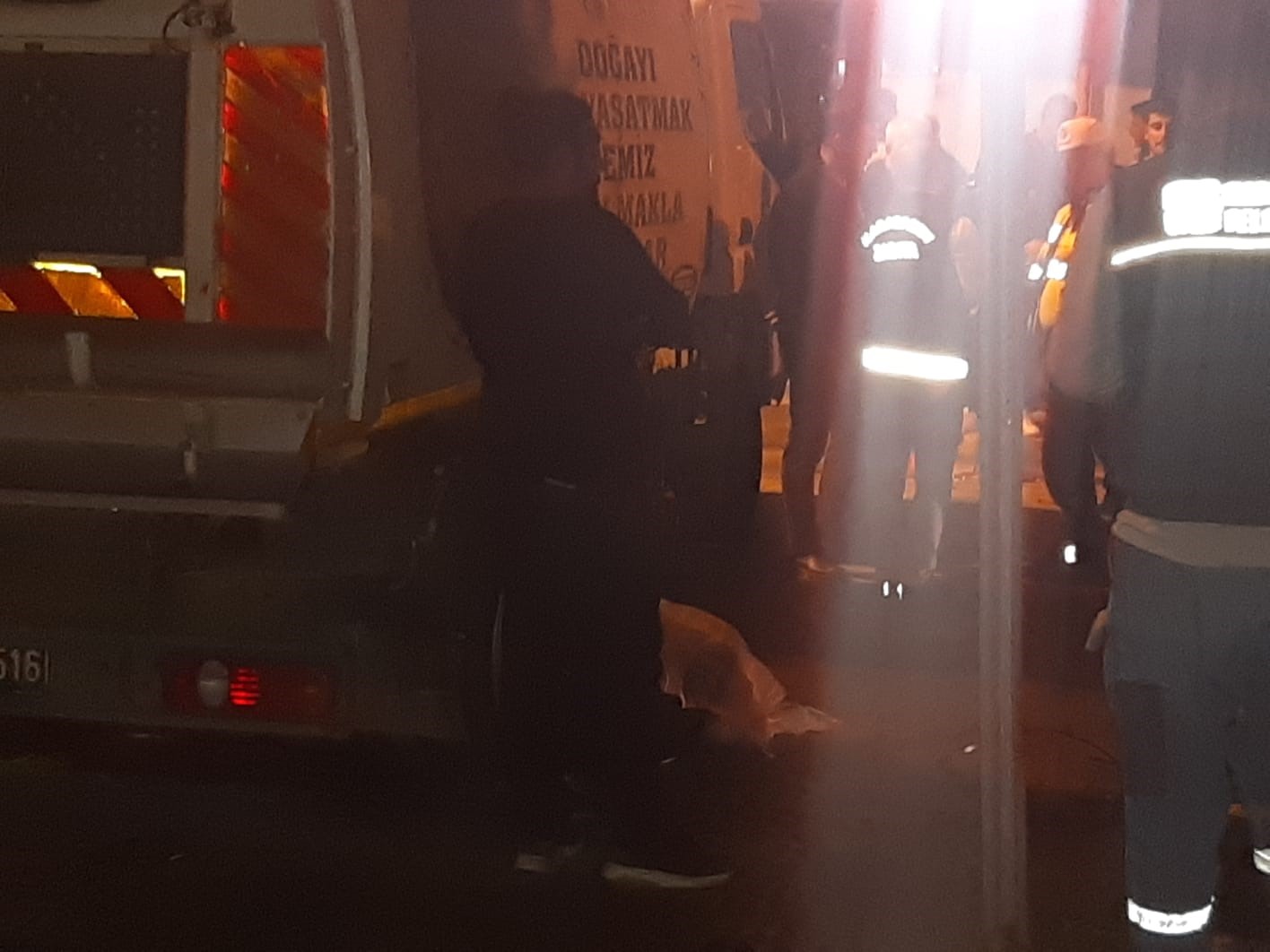 bursada cop kamyonu geri gelirken yasli adami ezdi 4 ePQmLplD