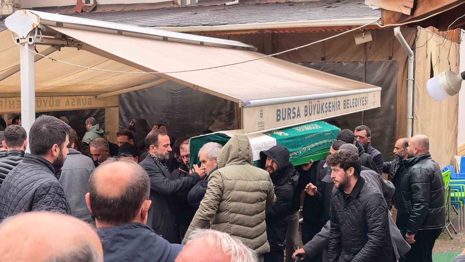 bursada damadi tarafindan oldurulen kayinpeder son yolculuguna ugurlandi 2 1zaOYlZe
