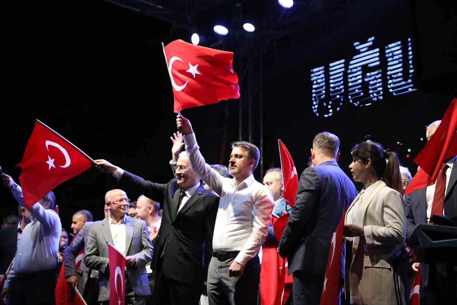 Bursa’da ’Demokrasi ve Bayrak Yürüyüşü’ 5 bursada demokrasi ve bayrak yuruyusu 1 sMPT9NwT