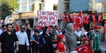 bursada-demokrasi-ve-bayrak-yuruyusu-GqGGAeZD.jpg