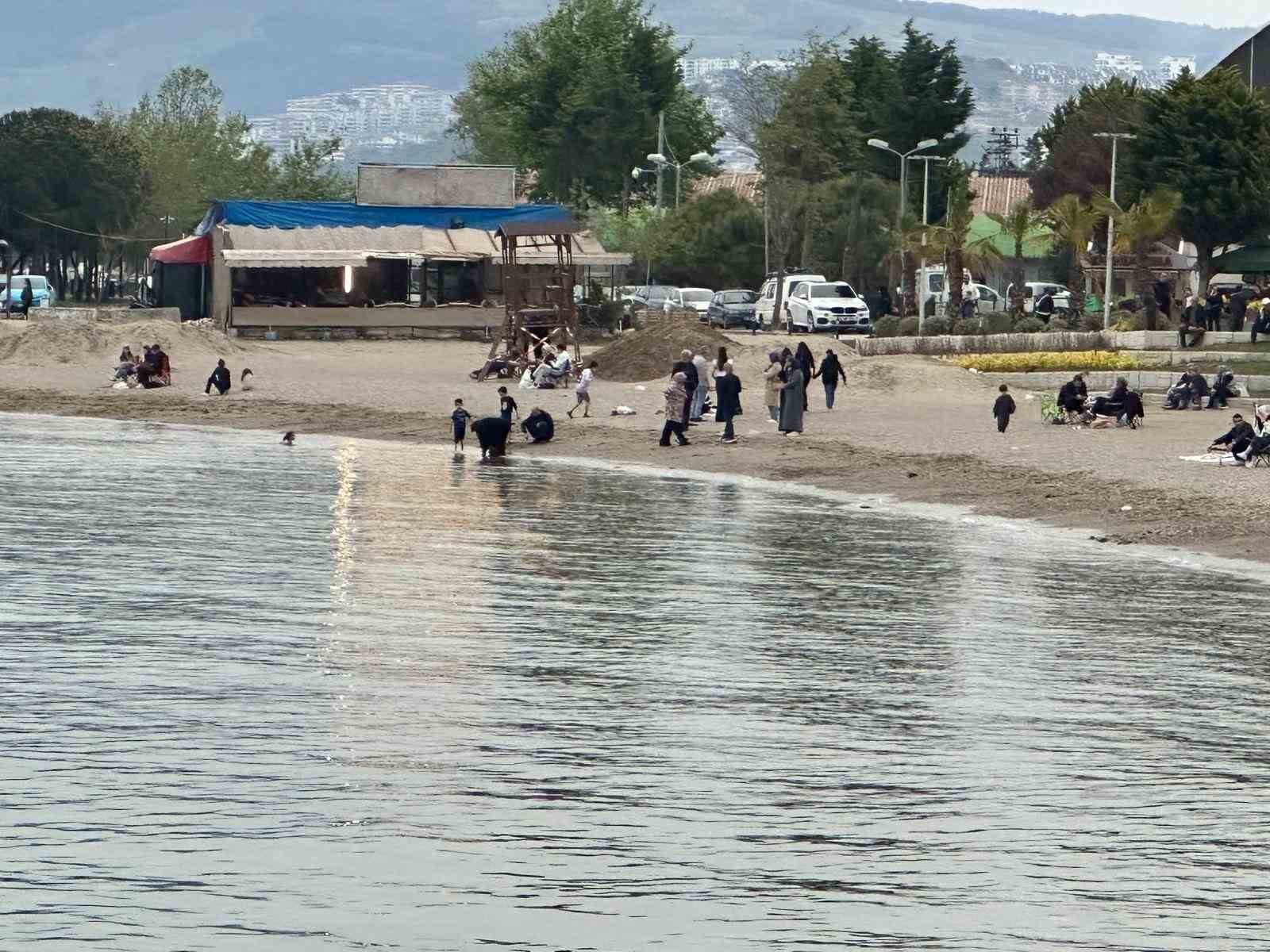 bursada deniz suyu isinmadi ama yuzme sezonu acildi 0 eYplJTKU