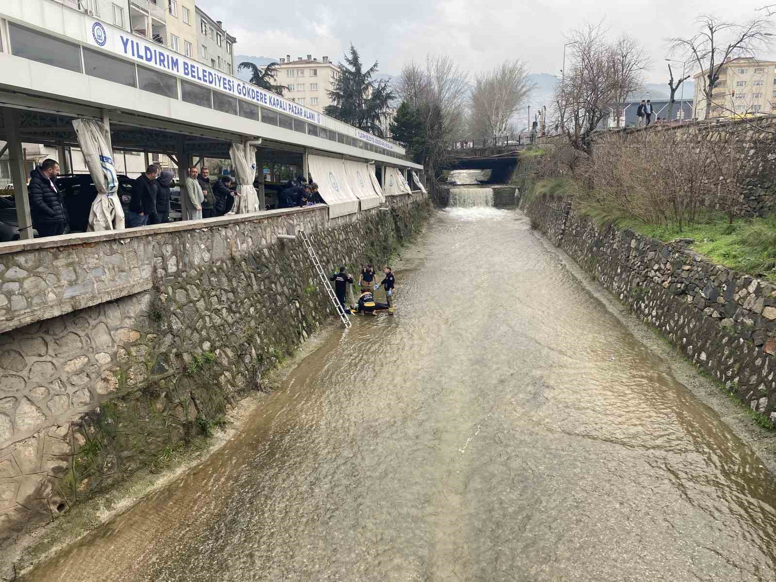 bursada dereye dusen adam kalp masajiyla hayata donduruldu 3 HYFI3lLY