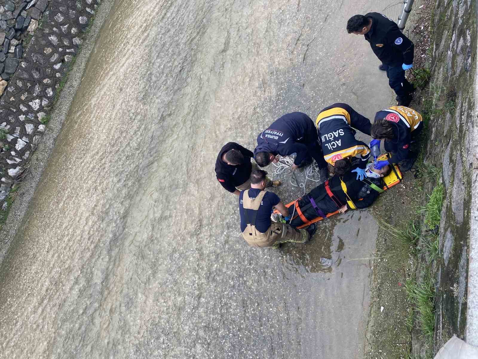 bursada dereye dusen adam kalp masajiyla hayata donduruldu 5