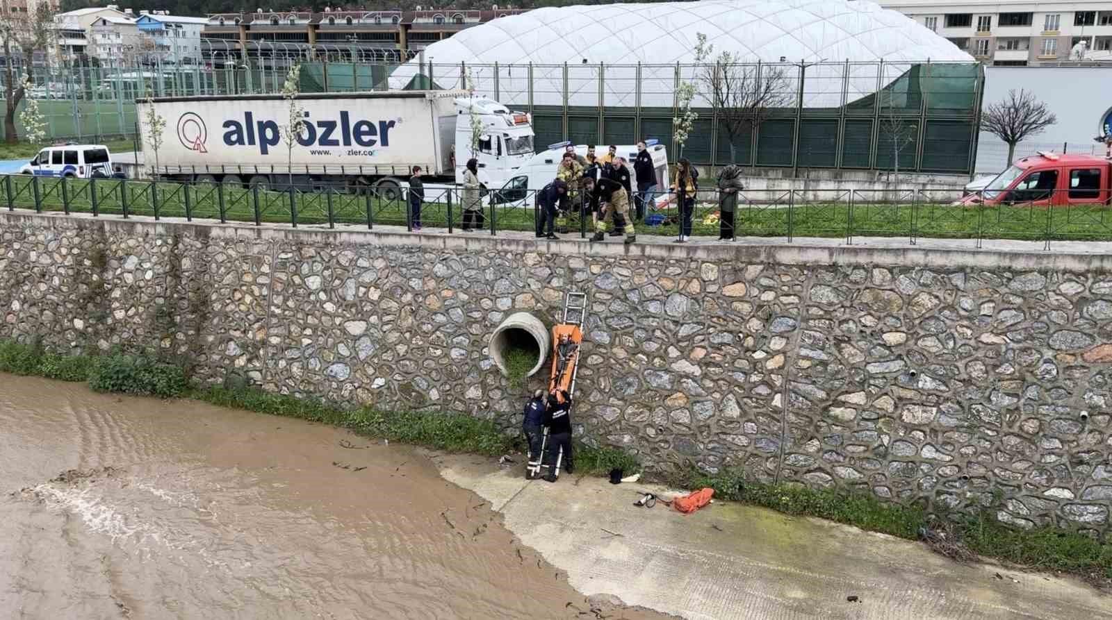 bursada dereye dusen adami ekipler kurtardi 3 ZJHykqaK
