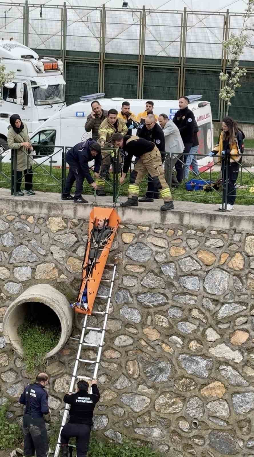 bursada dereye dusen adami ekipler kurtardi 4 l5lhaFOz