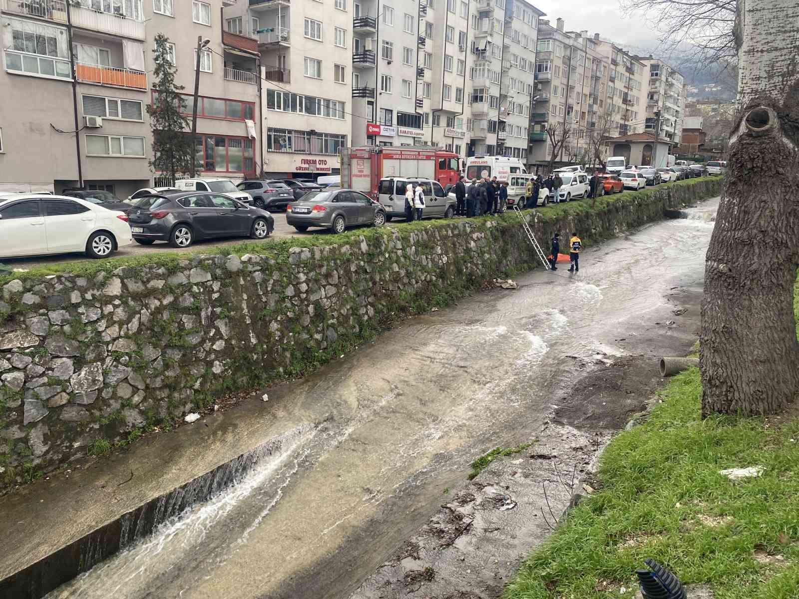 bursada dereye dusen sahis hayatini kaybetti 0 Kg3edhP3
