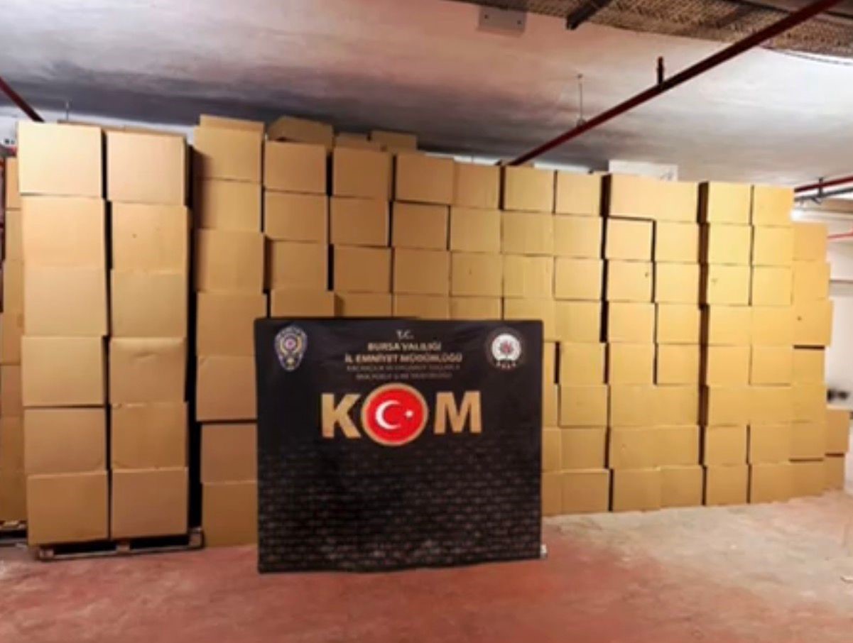bursada dev kacak tutun operasyonumilyonlarca makaron ele gecirildi 0 8msKmjnv