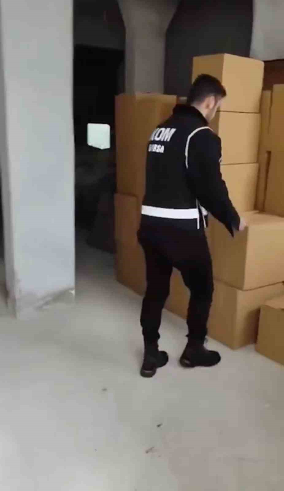 bursada dev kacak tutun operasyonumilyonlarca makaron ele gecirildi 2 173chjfb