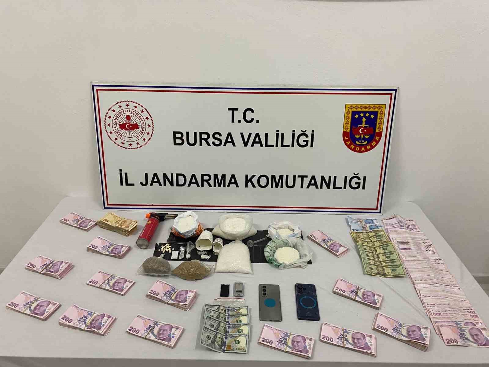Bursa’da dev uyuşturucu operasyonu, kilolarca madde ele geçirildi 2 kişi tutuklandı 4 bursada dev uyusturucu operasyonu kilolarca madde ele gecirildi 2 kisi tutuklandi 0 7WBgy3Rf