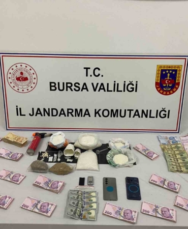 bursada-dev-uyusturucu-operasyonu-kilolarca-madde-ele-gecirildi-2-kisi-tutuklandi-vZS218Km.jpg