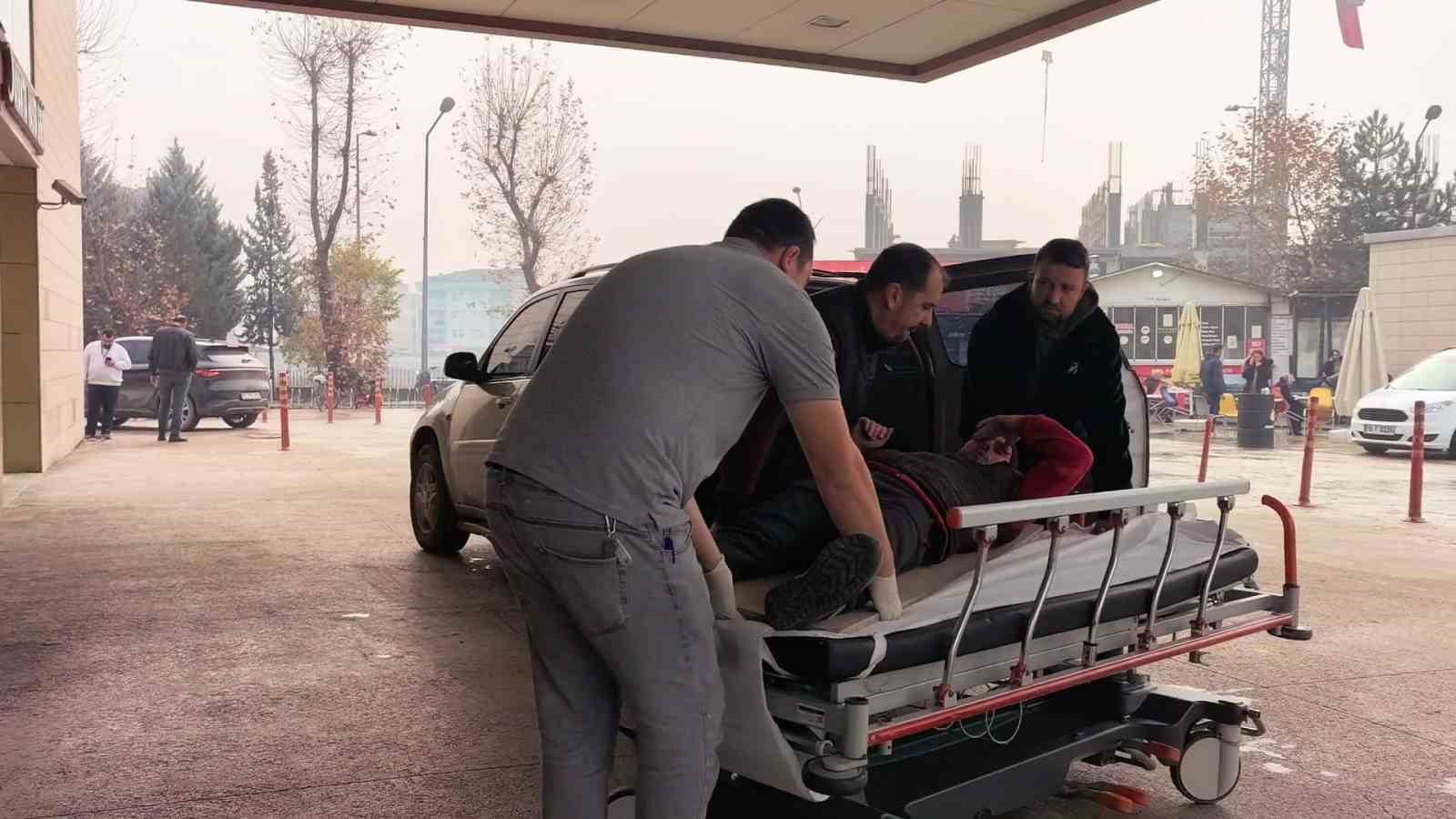 bursada devrilen suntalarin altinda kalan isci yaralandi 2 ifhnmHrR