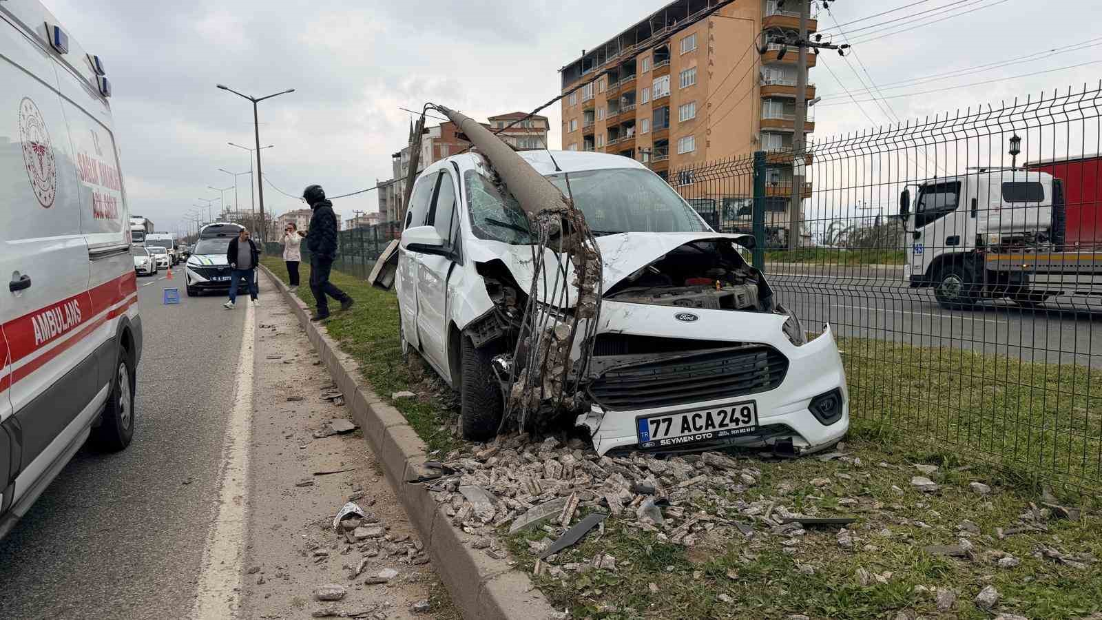 bursada direge carpan otomobildeki 2 kisi yaralandi 2 QYpdK5b2