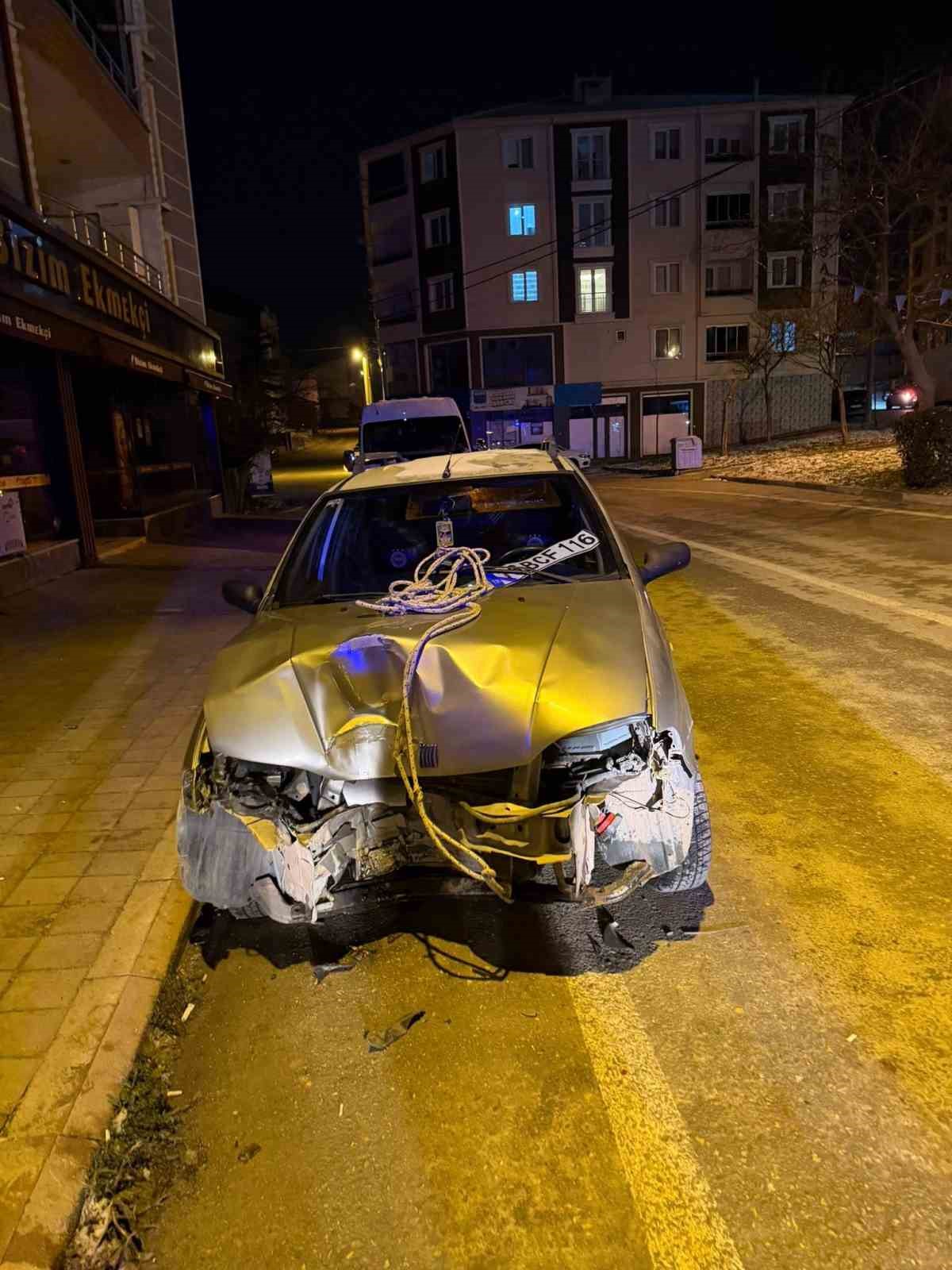 bursada direksiyon hakimiyetini kaybeden surucu direge carpti 1 3NM6V4qa