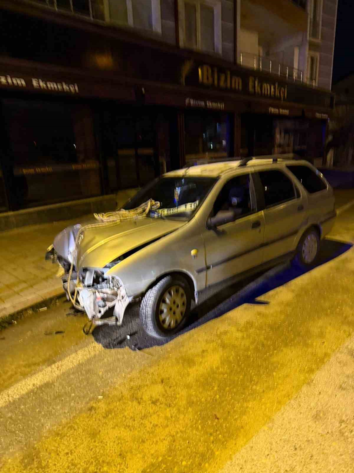 bursada direksiyon hakimiyetini kaybeden surucu direge carpti 3 2VpmX4Zp